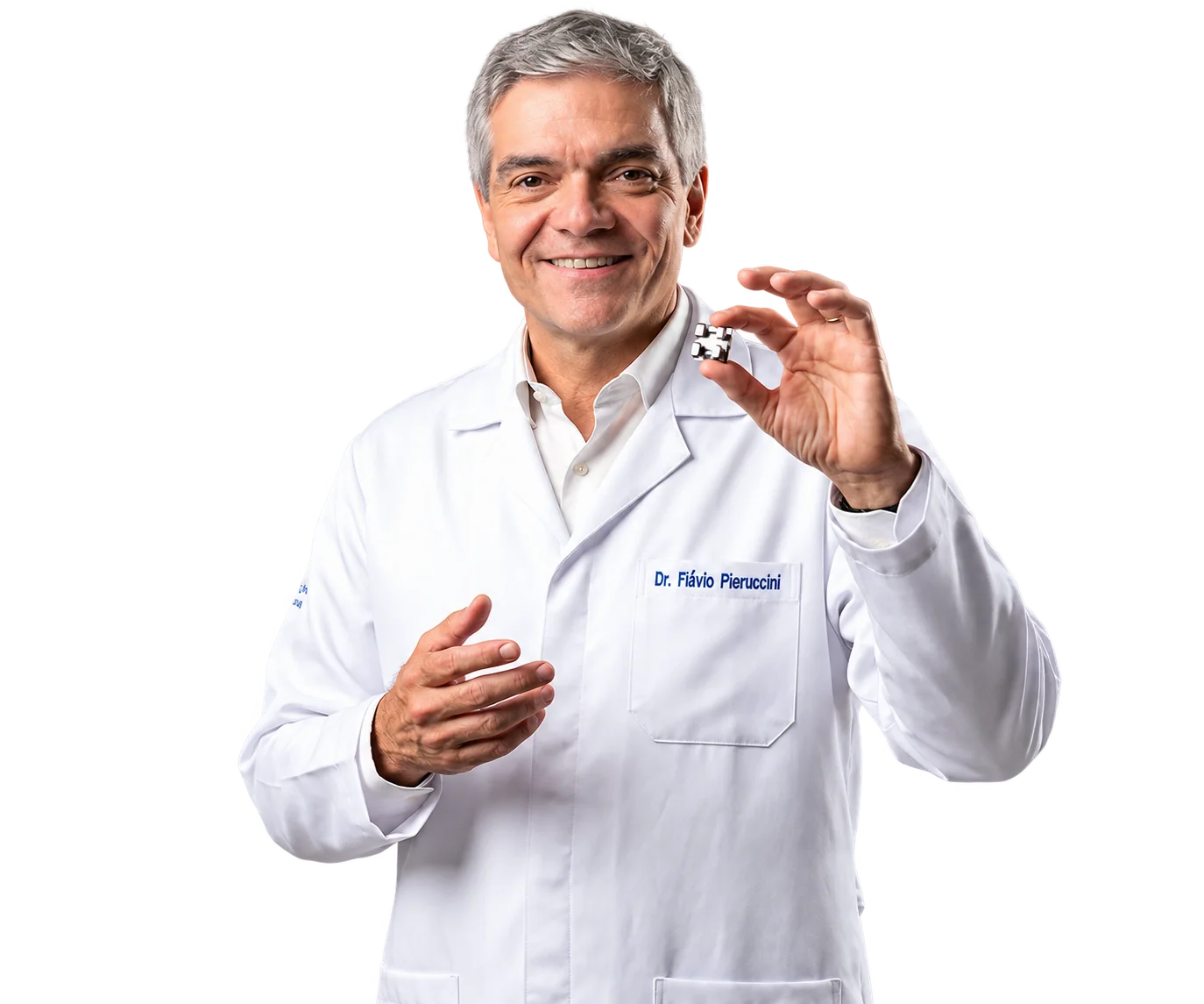 Flávio Pieruccini segurando um braquete